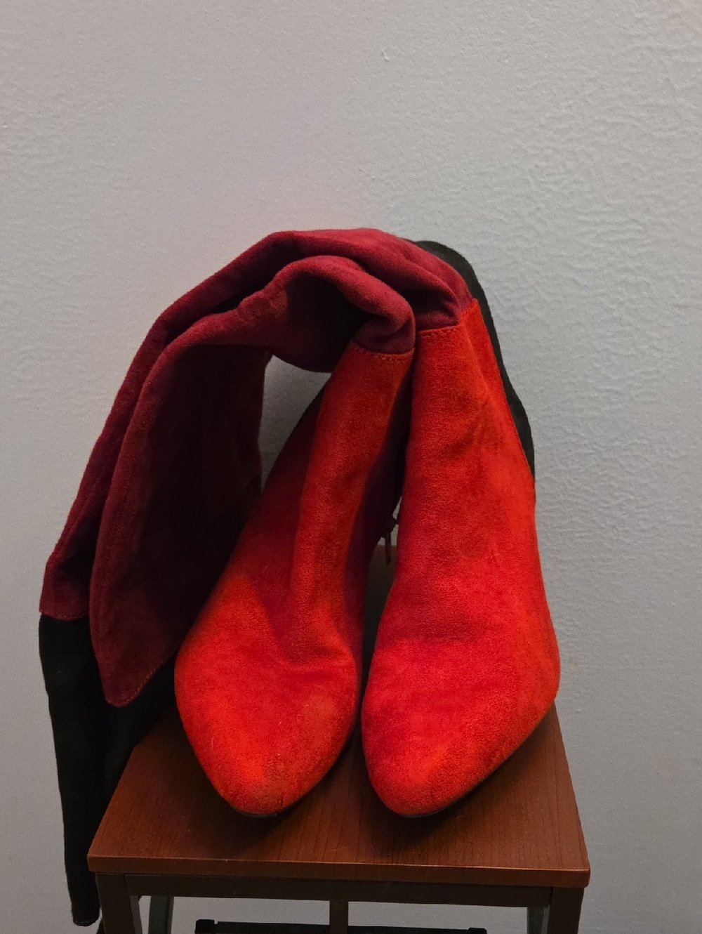 Red & Black Colorblock Suede Women’s Over-The-KneeBoots - Stylish Design